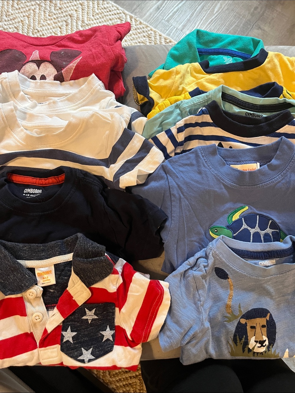 Boys lot of 12 short sleeve graphic tee shirts 6-12 months